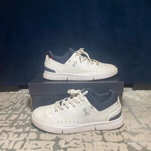 On Cloud THE ROGER ADVANTAGE - WHITE/MIDNIGHT SIZE 10